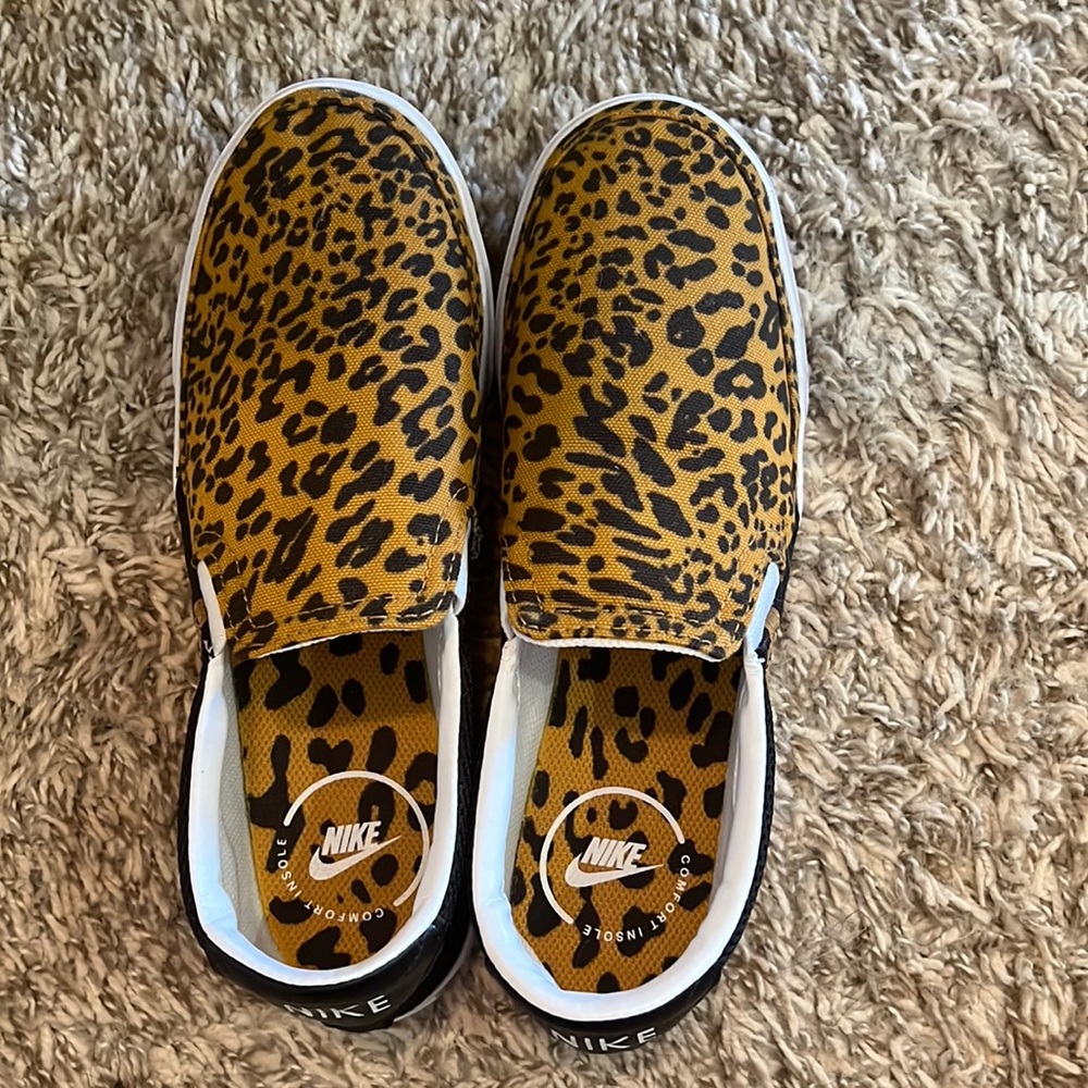 Nike leopard slip on